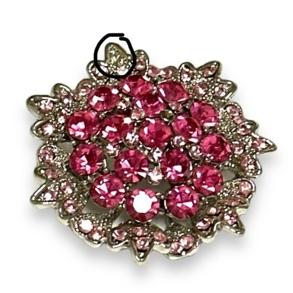 Vintage pink ice brooch pin that can be used as a pendant for‎ a necklace also